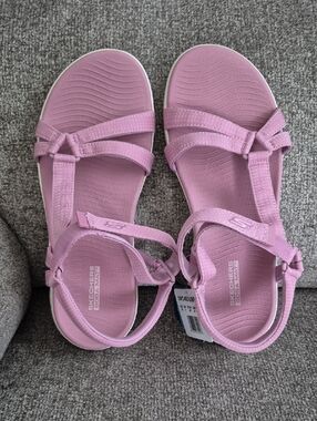 NWT Womens Skechers Go- Walk Flex Subline Sport Sandals.